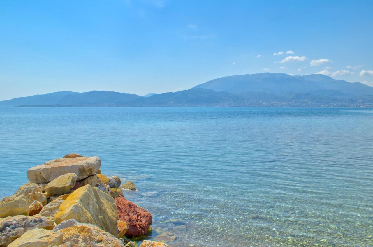 Epipleon Luxury Suites -105- Δωμάτιο 35Τμ Με Βεράντα 35Τμ Μπροστά Στη Θάλασσα Nafpaktos Екстериор снимка