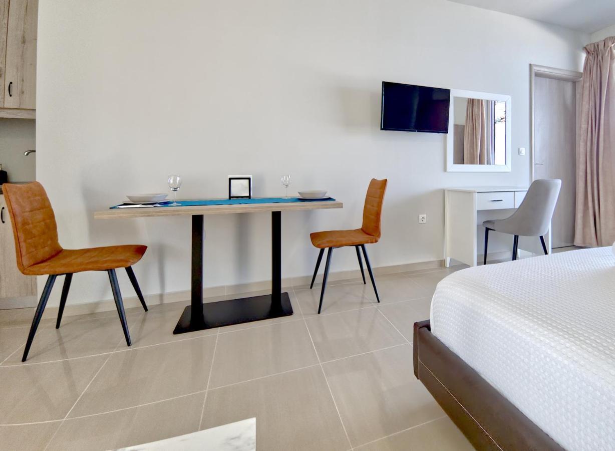 Epipleon Luxury Suites -105- Δωμάτιο 35Τμ Με Βεράντα 35Τμ Μπροστά Στη Θάλασσα Nafpaktos Екстериор снимка