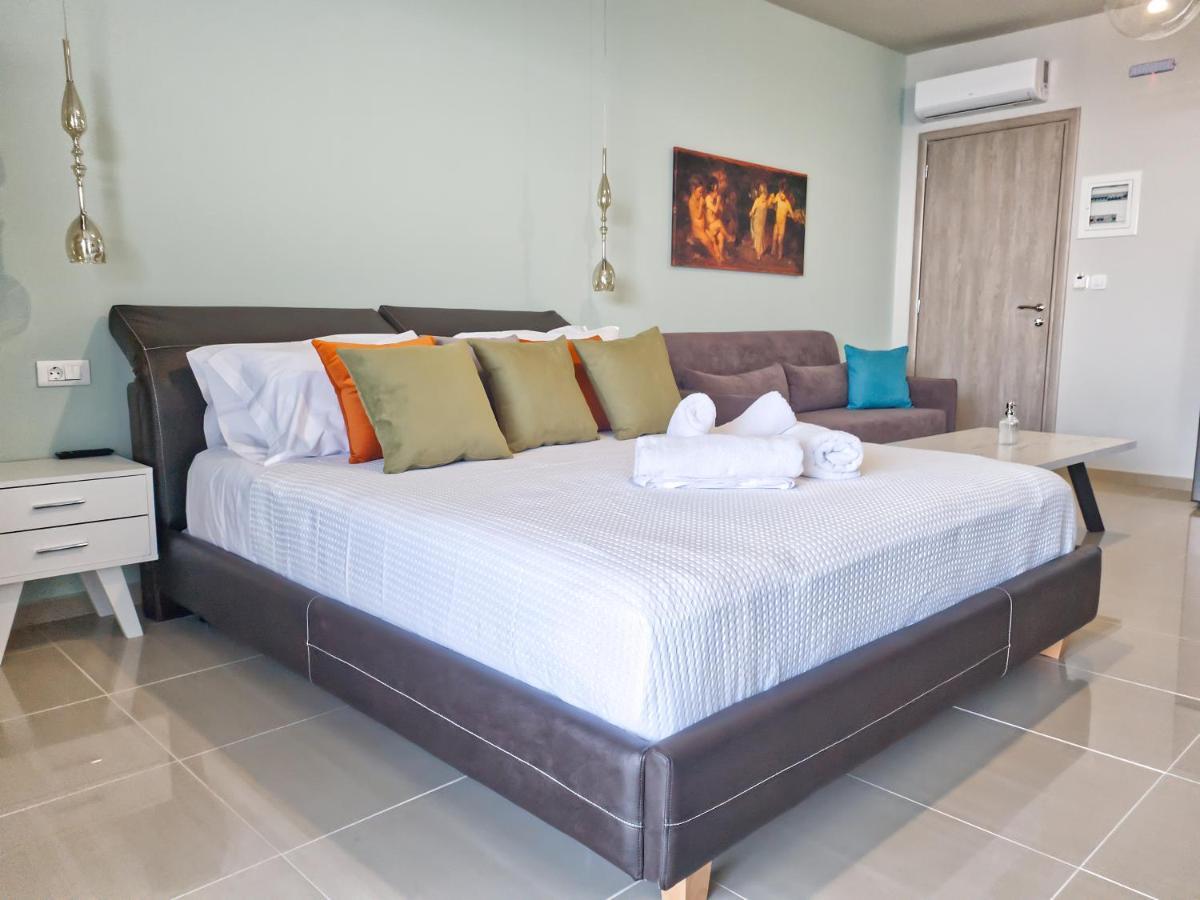 Epipleon Luxury Suites -105- Δωμάτιο 35Τμ Με Βεράντα 35Τμ Μπροστά Στη Θάλασσα Nafpaktos Екстериор снимка